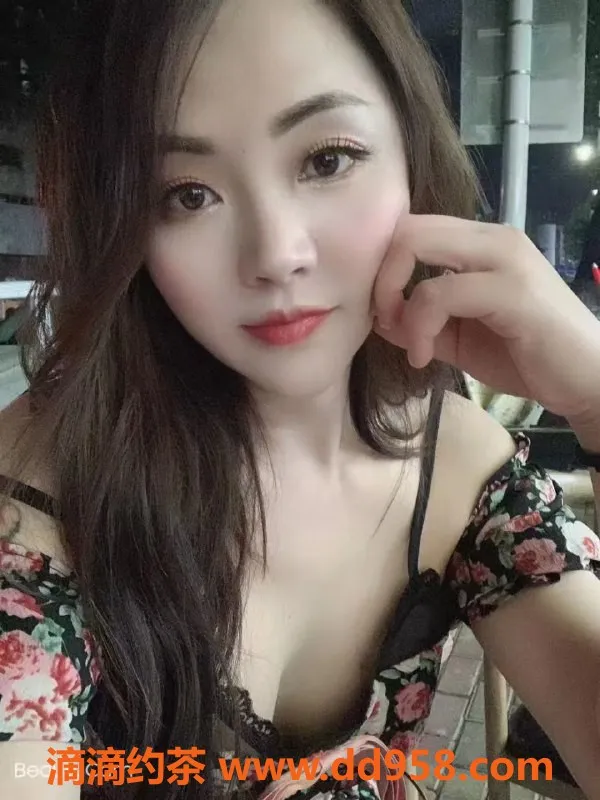 中山楼凤-中山西区00后美眉，快餐300元起，洗吹做400元