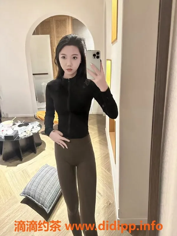 杭州上门服务-杭州小苏，18岁，身高165，纹身女孩上门服务