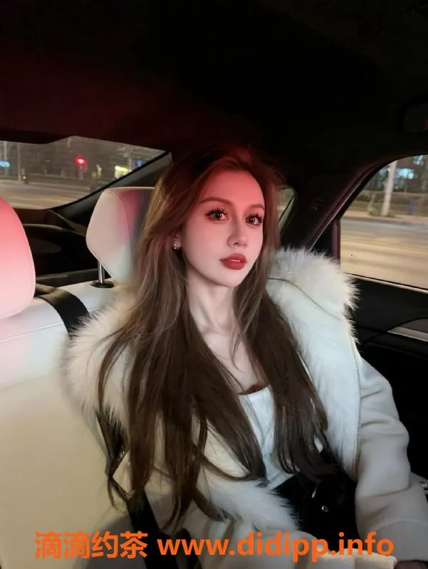 无锡楼凤-惠山区高颜值探花艾丽萨，丝袜制服诱惑