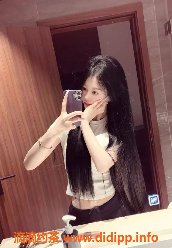 南通楼凤-南通然然：18岁 166cm 80B 深喉丝袜服务