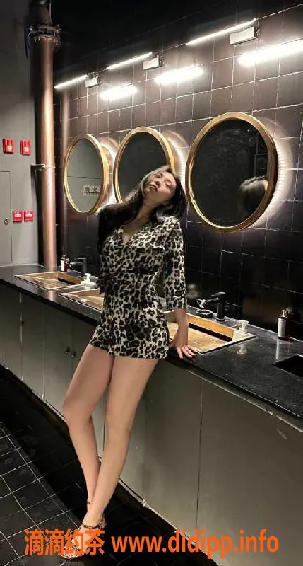 深圳楼凤-龙岗小媚，24岁，身高162，500元一次