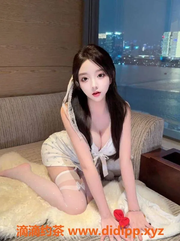 无锡楼凤-巨乳女神空降梁溪白金汉爵，69元陪浴服务