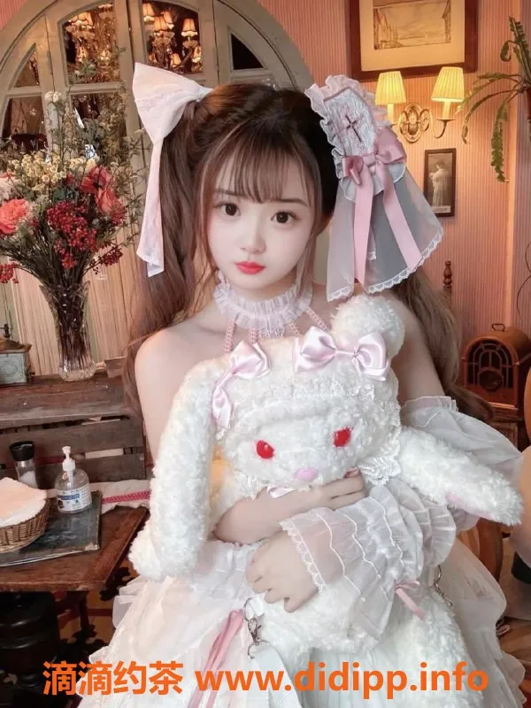 无锡楼凤-滨湖超级萝莉酱，69胸推尽享花式服务