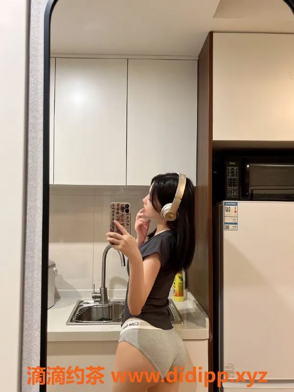 无锡楼凤资源信息,新区大学生娇小可爱，双飞服务，身心放松