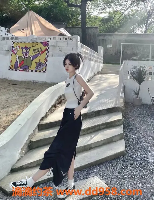 重庆楼凤-江北18岁贾雨，170高100重，C罩杯服务优质