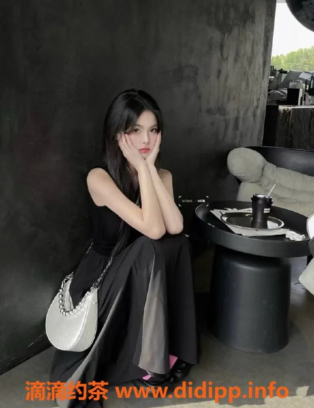 重庆楼凤-江北18岁贾雨，170高100重，C罩杯服务优质