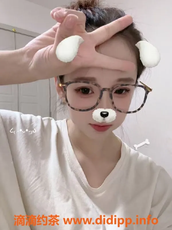 无锡楼凤-梁溪清纯萝莉酱，调情陪浴，黑丝制服服务