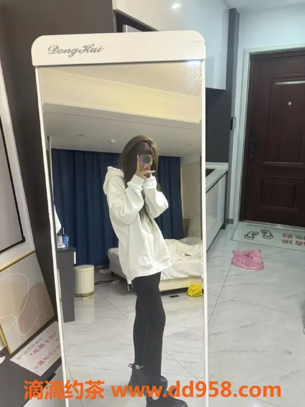 无锡楼凤资源信息,新区中邦06少女，声音软糯大长腿