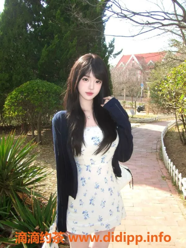 无锡楼凤-惠山天一公馆顶级少女，天然爆乳，雪白皮肤