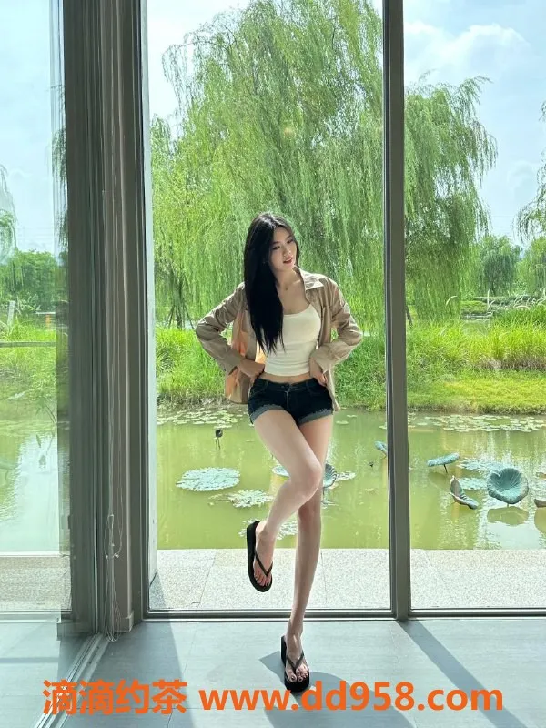 无锡楼凤-梁溪大长腿粉嫩小女友，172身高超满足