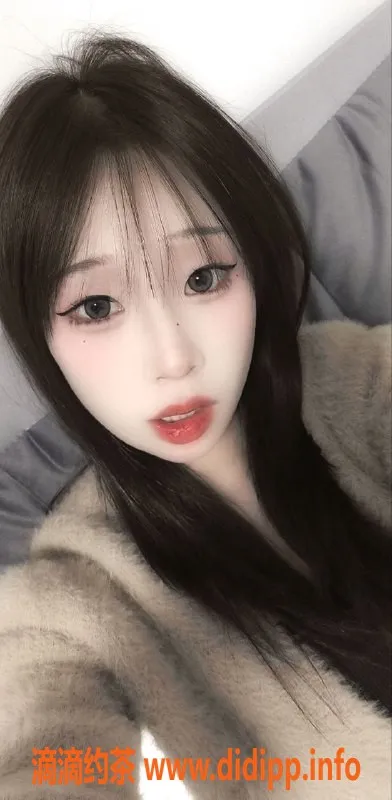 无锡楼凤资源信息,锡山06小女友，亲密陪浴，优惠600元