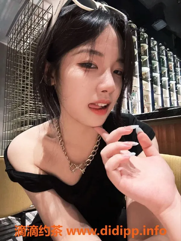 深圳楼凤-龙岗坂田兼职佳人叮叮，23岁160cm，享受不一样的服务