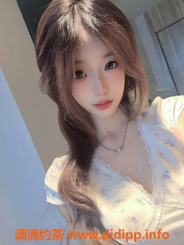 无锡楼凤-梁溪温德姆顶级学妹，三点粉服务！