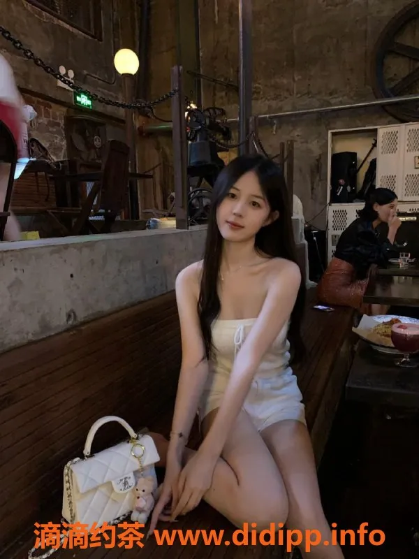 广州楼凤-花都安萌，21岁美少女，身高163，超值夜课