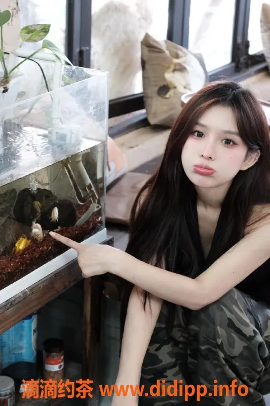 无锡楼凤-惠山顶级学妹，三点粉皮肤嫩滑