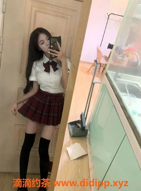 深圳楼凤-龙华泡泡，千元档嫩妹，舌吻服务