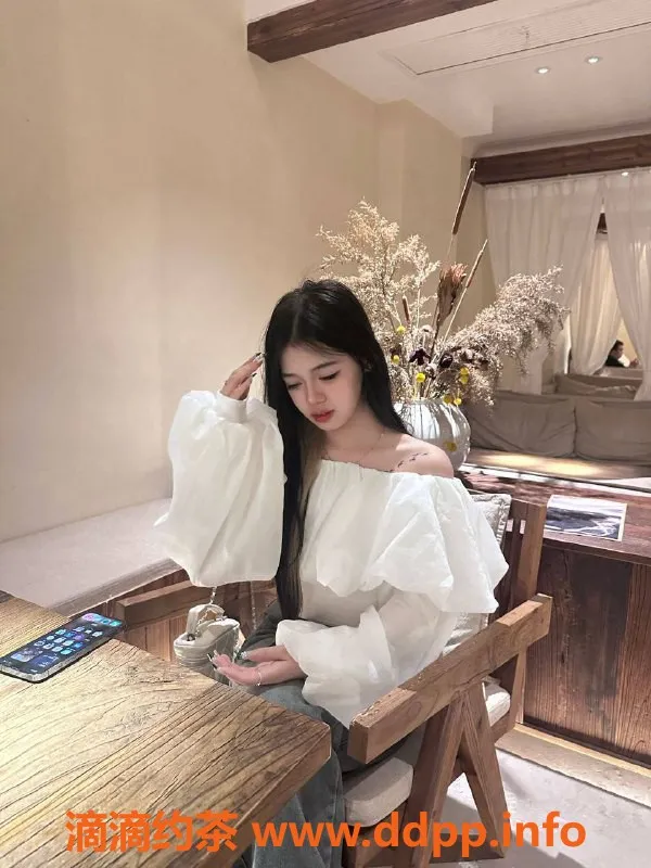 深圳楼凤-龙华区小柠，嫩妹服务，900起价！