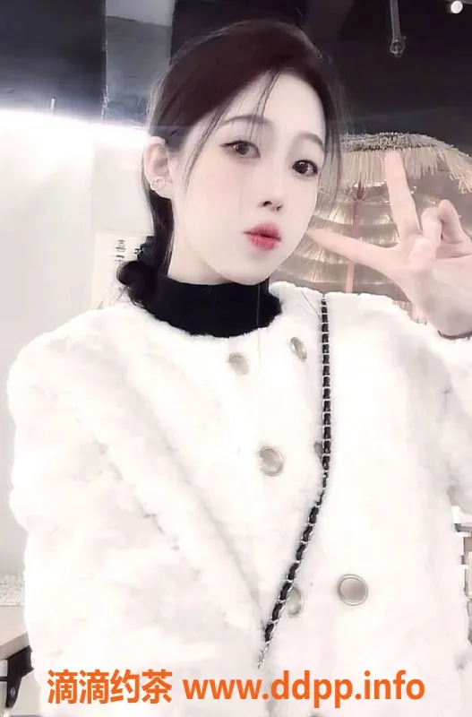 中山楼凤-东区小雨，21岁B罩杯，500p鸳鸯浴特惠