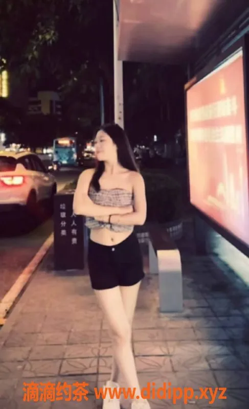 中山楼凤-东区小雨，21岁B罩杯，500p鸳鸯浴特惠