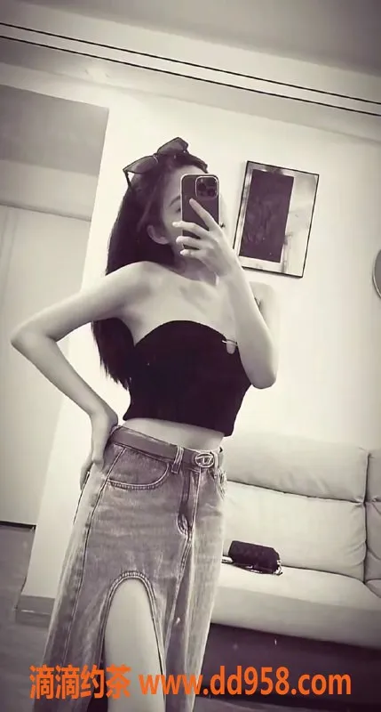 中山楼凤-东区小雨，21岁B罩杯，500p鸳鸯浴特惠