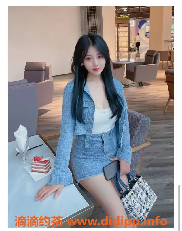 重庆楼凤-大学城性感老师洋洋 165cm 48kg 22岁