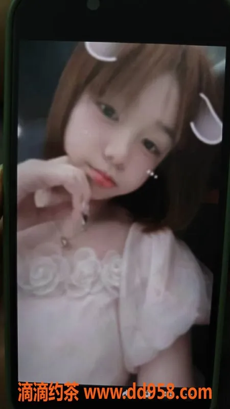 中山楼凤-古镇乖巧白皮肤姑娘，400快餐服务