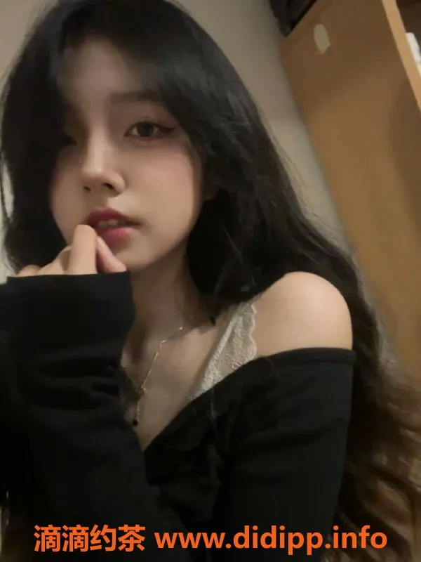 深圳楼凤-宝安小月，18岁，162cm，34C，茶水费优惠