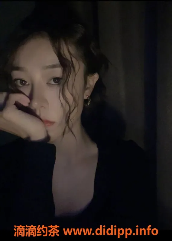 上海楼凤-虹口25岁美女霸霸，身高166，C罩杯，8张课费