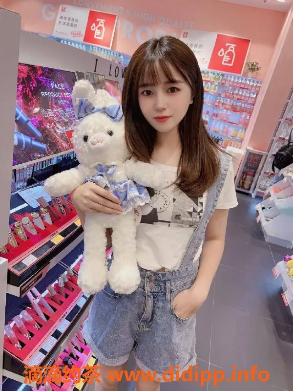 中山楼凤-小榄性感美眉 300快餐 400洗吹做服务体验