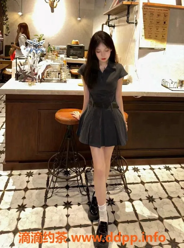 深圳楼凤-龙华区小C，900元高质服务，舌吻双飞等你来体验！