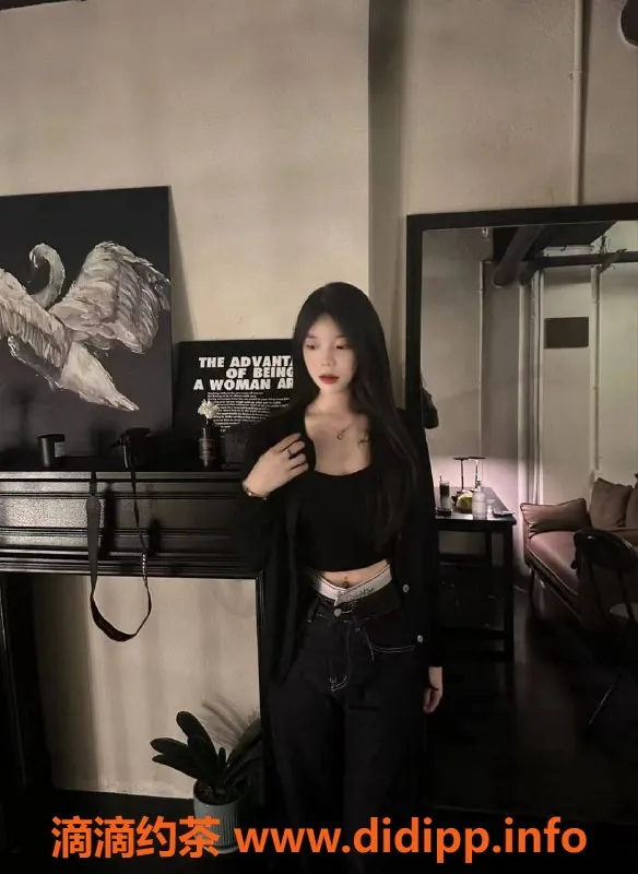 深圳楼凤-龙华区小C，900元高质服务，舌吻双飞等你来体验！