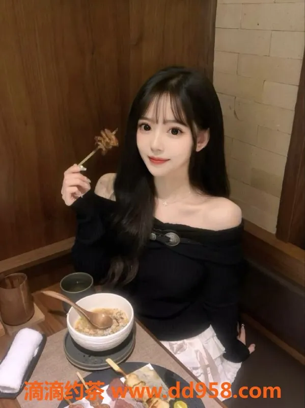 无锡楼凤资源信息,滨湖万达公寓07粉嫩学妹，雪白肤色，陪浴调情