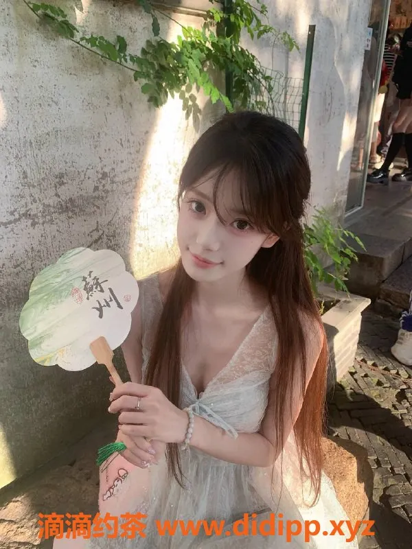 杭州楼凤-上城区高颜值女大学生泡泡，19岁B+罩杯