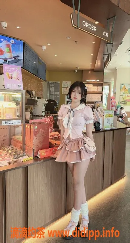 成都楼凤-锦城湖嫩妹豆子，甜美萝莉，6p体验