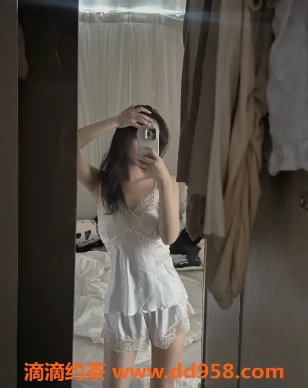 昆明楼凤-官渡区小乔，身材超赞，服务评价高达9.75