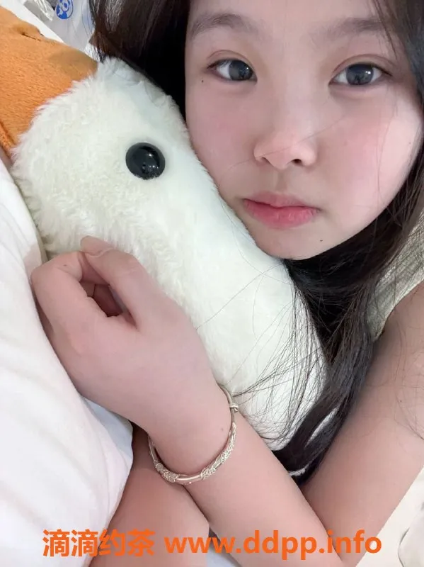 东莞楼凤-小茹，18岁，92斤，600元恋爱式服务