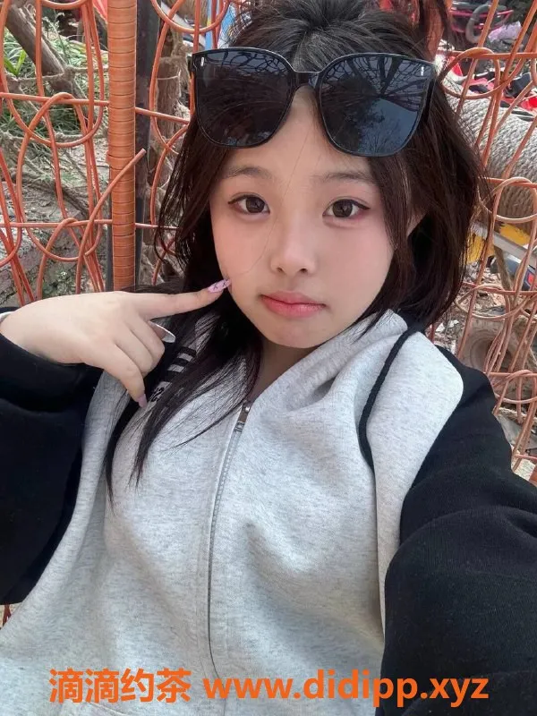 东莞楼凤-小茹，18岁，92斤，600元恋爱式服务