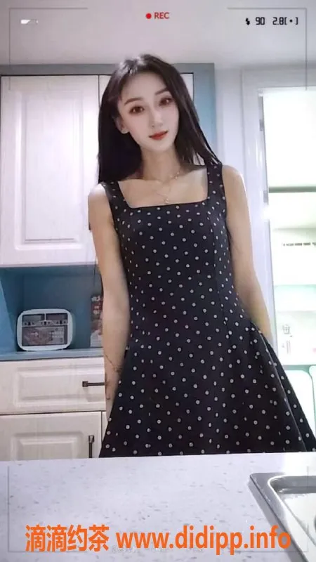 成都楼凤资源信息,武侯区蜜桃，颜值车御姐大长腿，课时费7/11