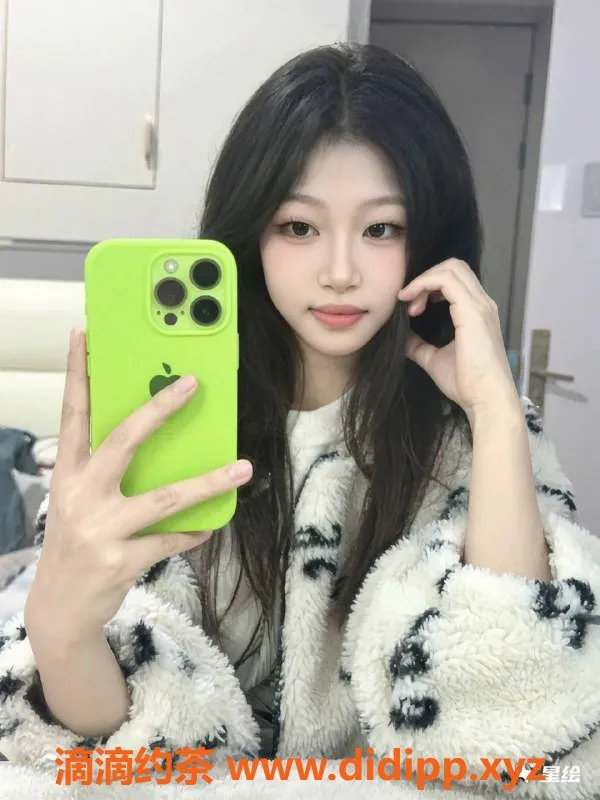 中山楼凤-西区萍萍，18岁B罩杯，课程700起