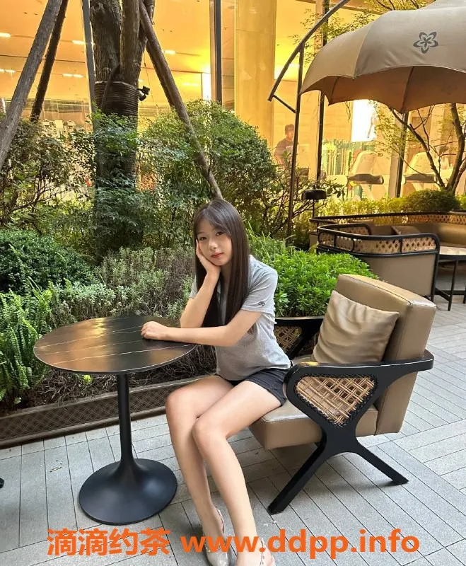 成都楼凤-成华区18岁高挑妹子，颜值高身材好