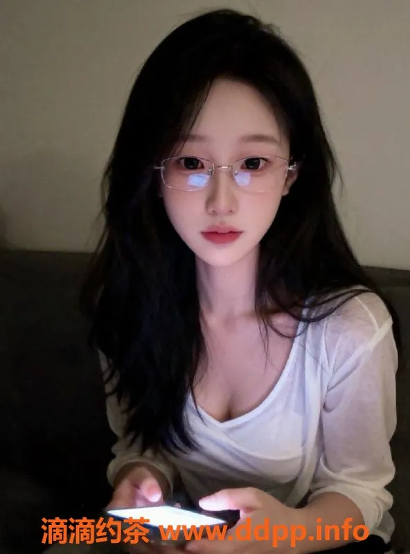 北京楼凤-朝阳百子湾司纯，18岁B身材，173高47重，茶费1k