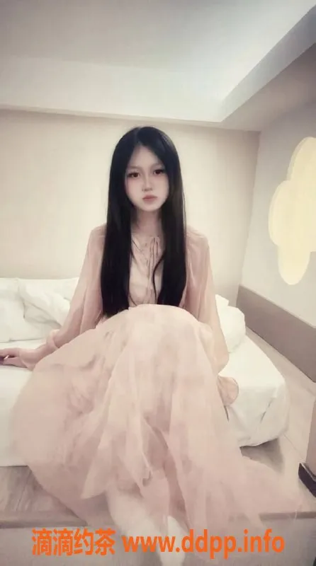 长沙楼凤-开福区佩佩，18岁，1.6身高，400p陪浴服务