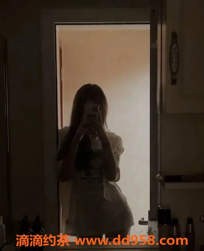 成都楼凤-武侯区#饭饭，身材高挑的御姐车，课时费#7/11