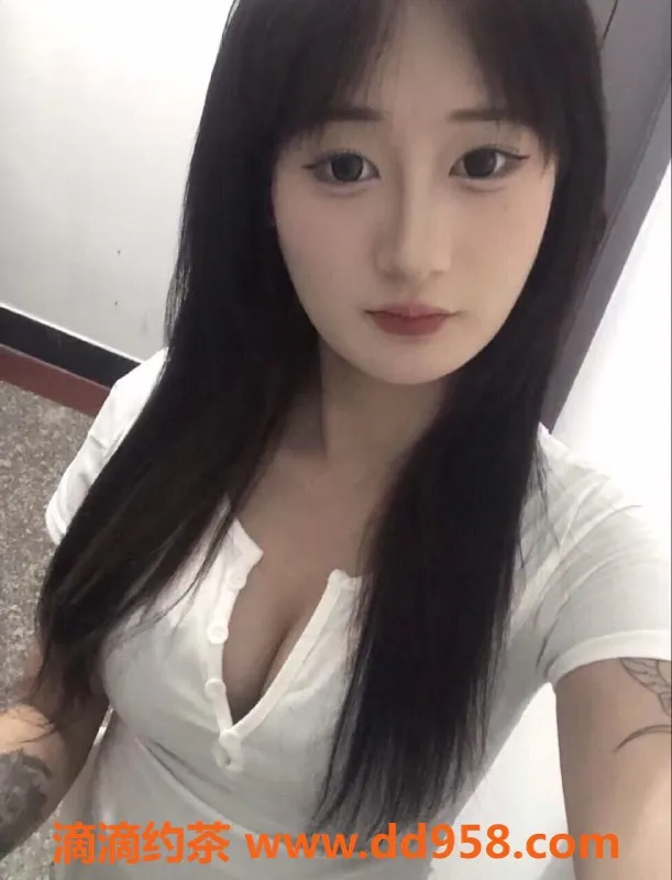 常州楼凤-武进微微：172cm大长腿，800元陪浴服务