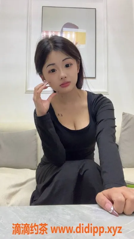 成都楼凤-成华区18岁童颜巨乳嫩妹，160cm，胸大价优