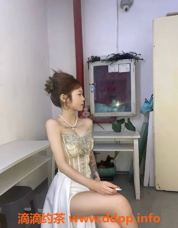 成都楼凤-成华区18岁妹子，155cm，83斤，C+胸型，亲密服务