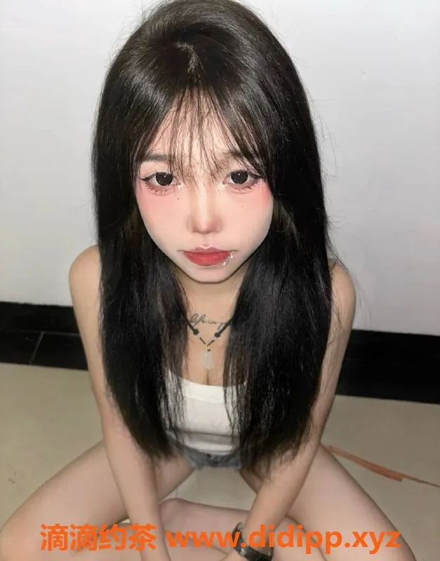 成都楼凤-成华区18岁妹子，155cm，83斤，C+胸型，亲密服务