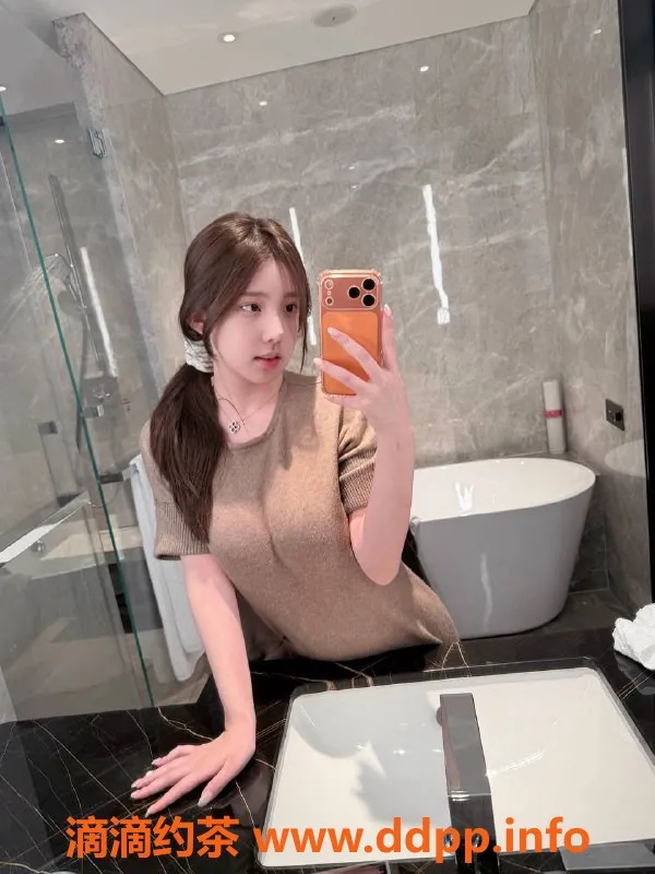 杭州楼凤-沈梦琪19岁校生，166cm，46kg，C+胸围