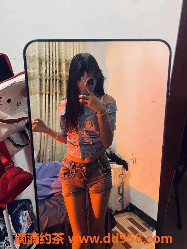 成都楼凤-成华区18岁小乖妹，170身高92斤优质服务