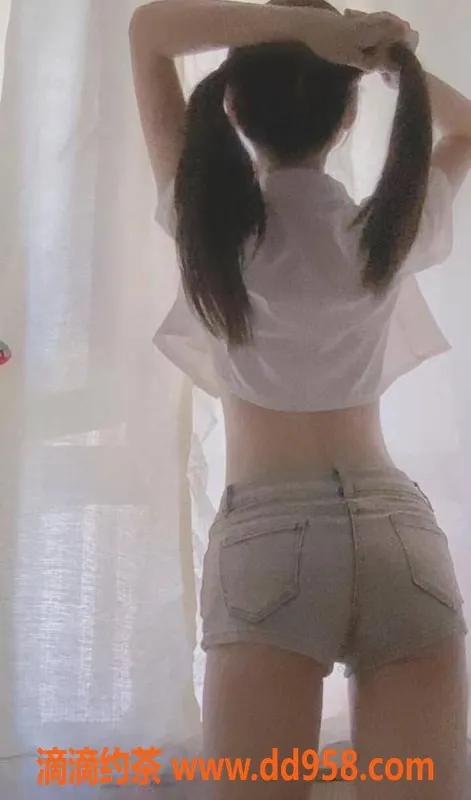 北京楼凤-三元桥夏贝儿，萝莉甜妹148身高，茶费1K